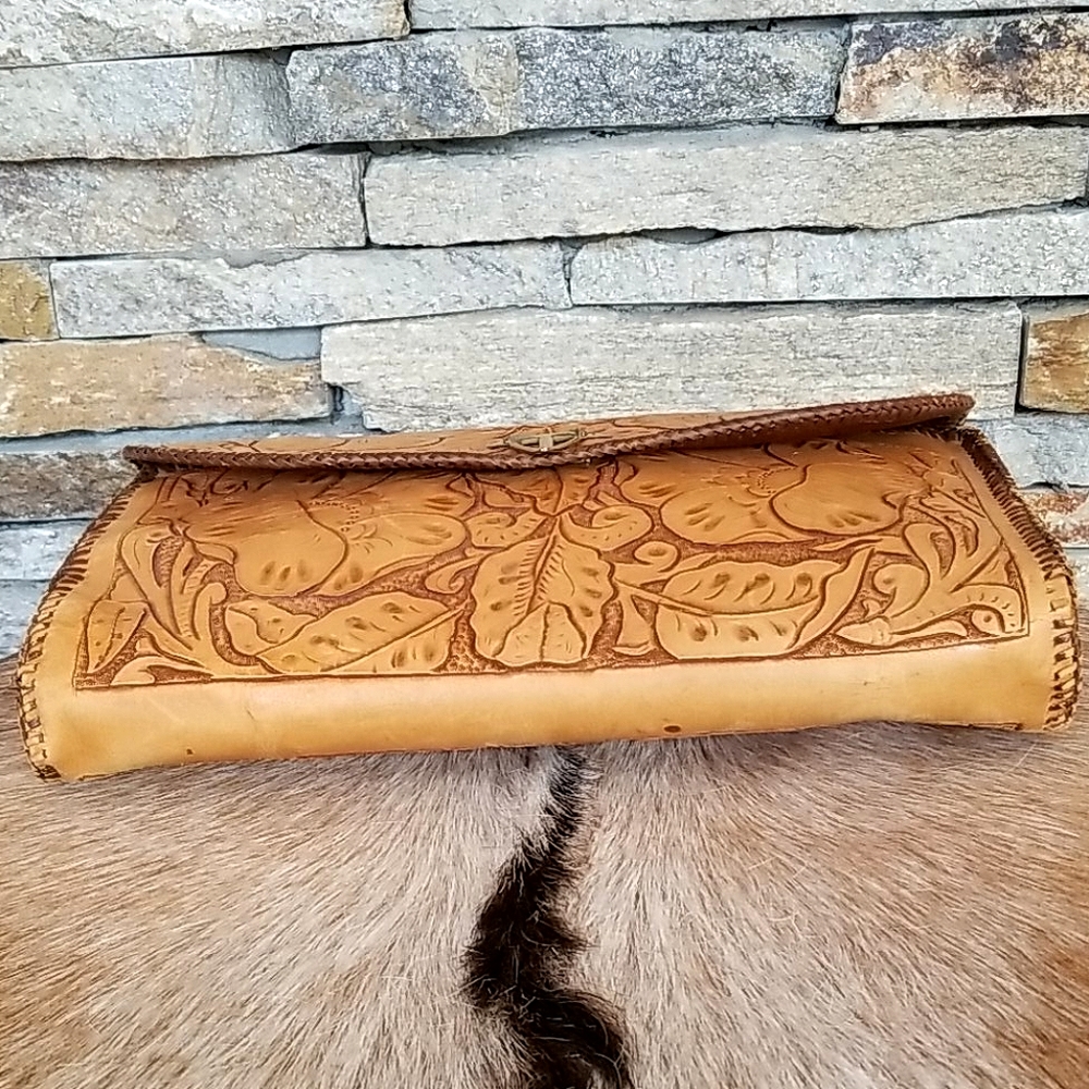 Vintage 1970s Boho Tooled Leather Flowers and Leaves Clutch Handbag - Picture 12 of 16